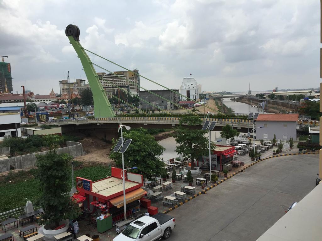 K9 Riverside Hotel Phnom Penh Eksteriør billede
