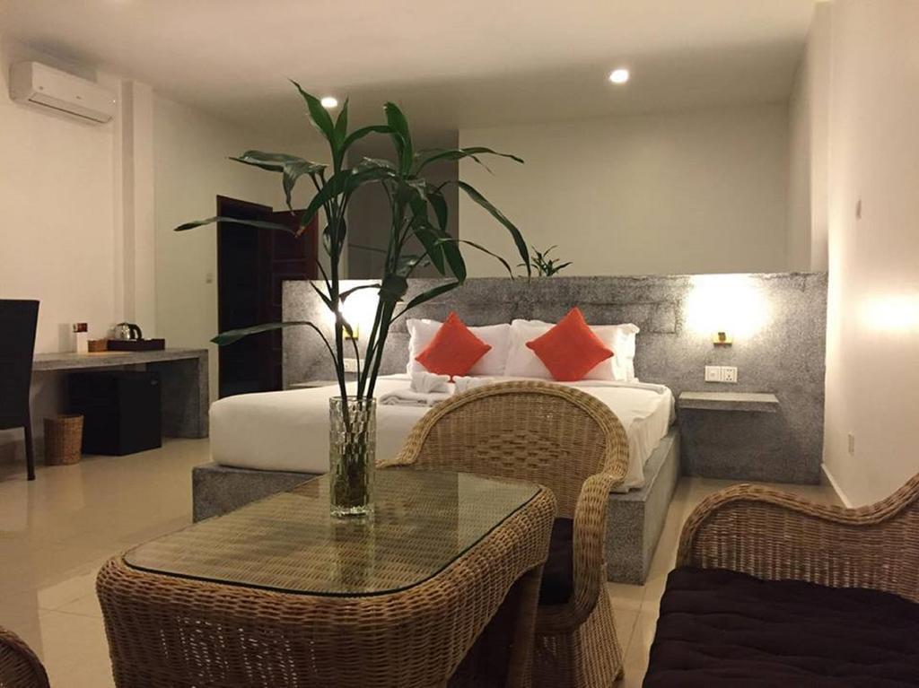 K9 Riverside Hotel Phnom Penh Eksteriør billede